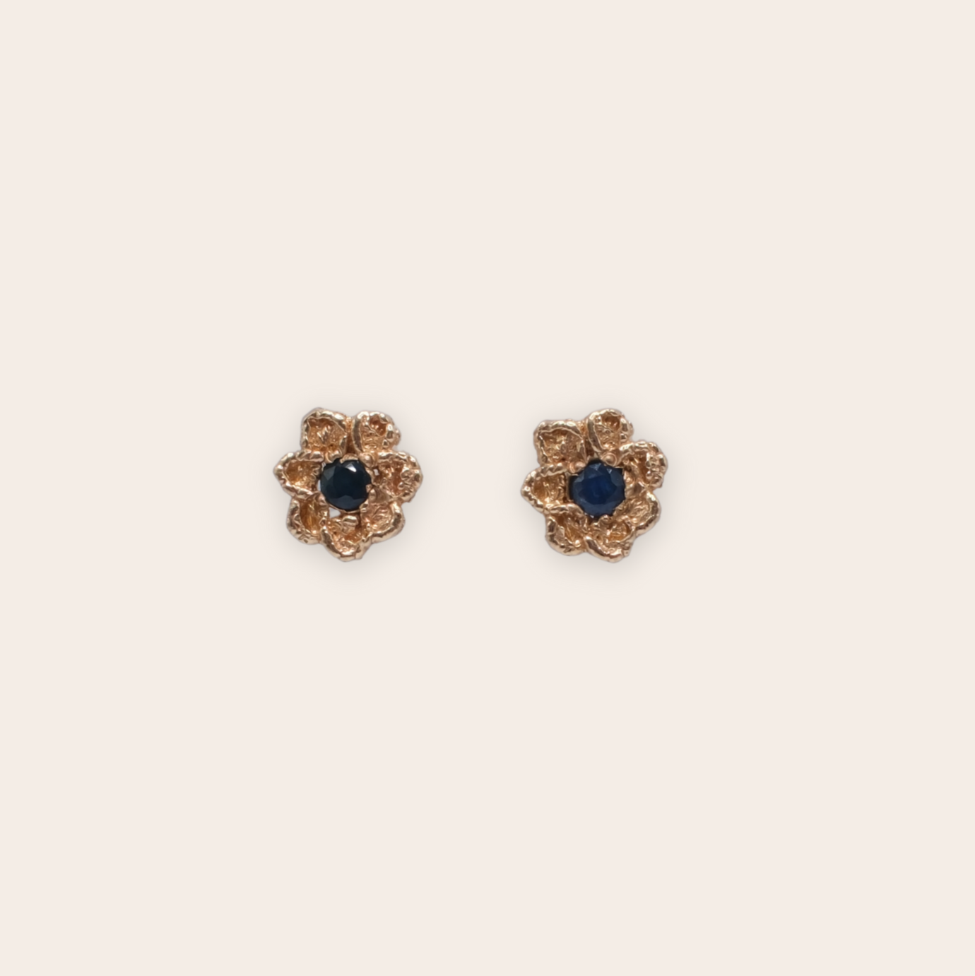 flower stud sapphire