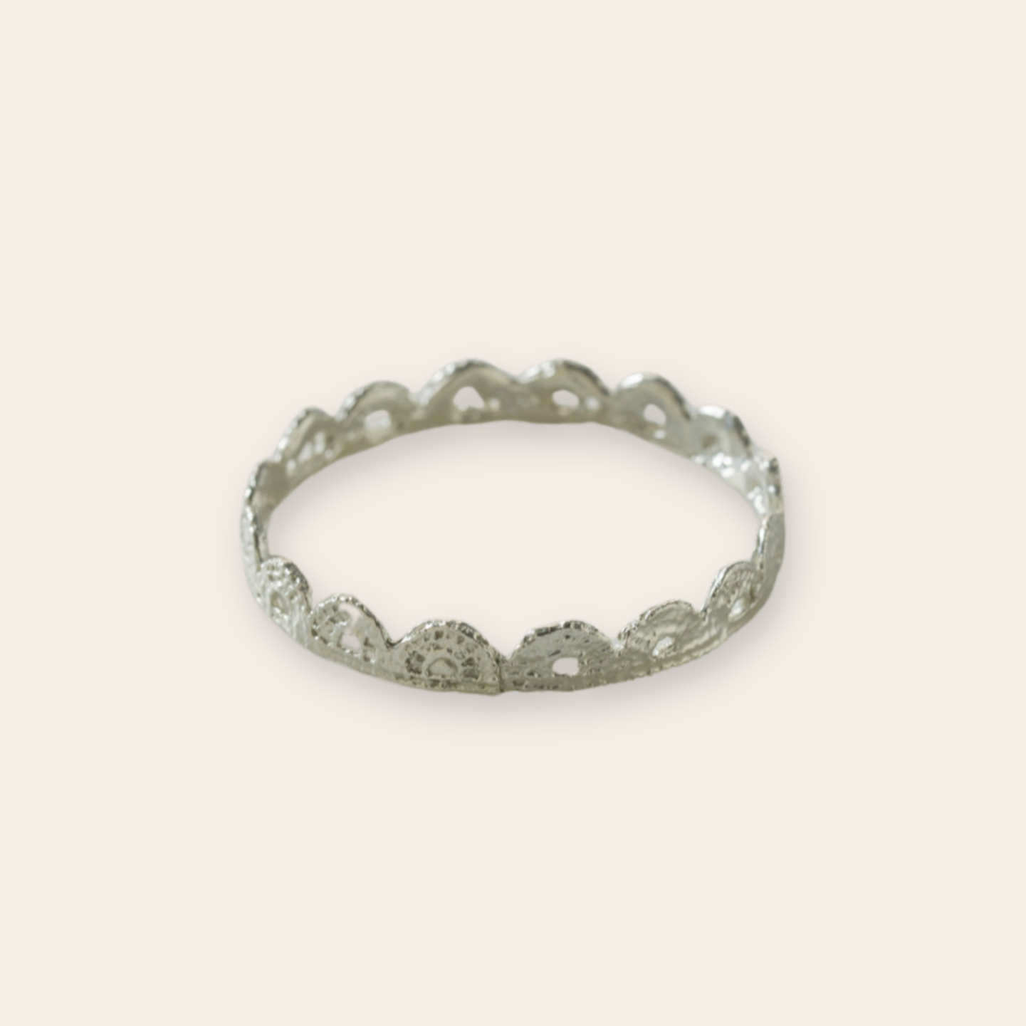 silver scalloped bangle