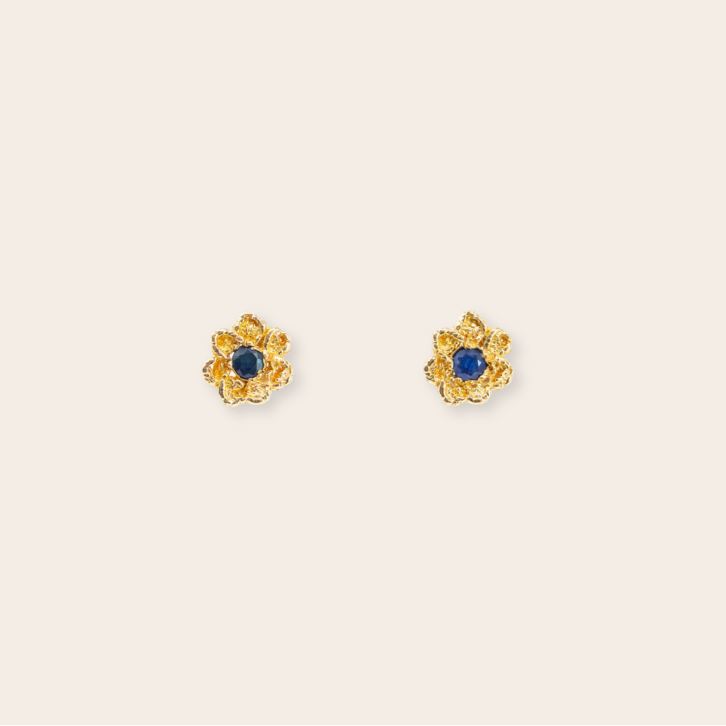 14k YG stud with sapphires