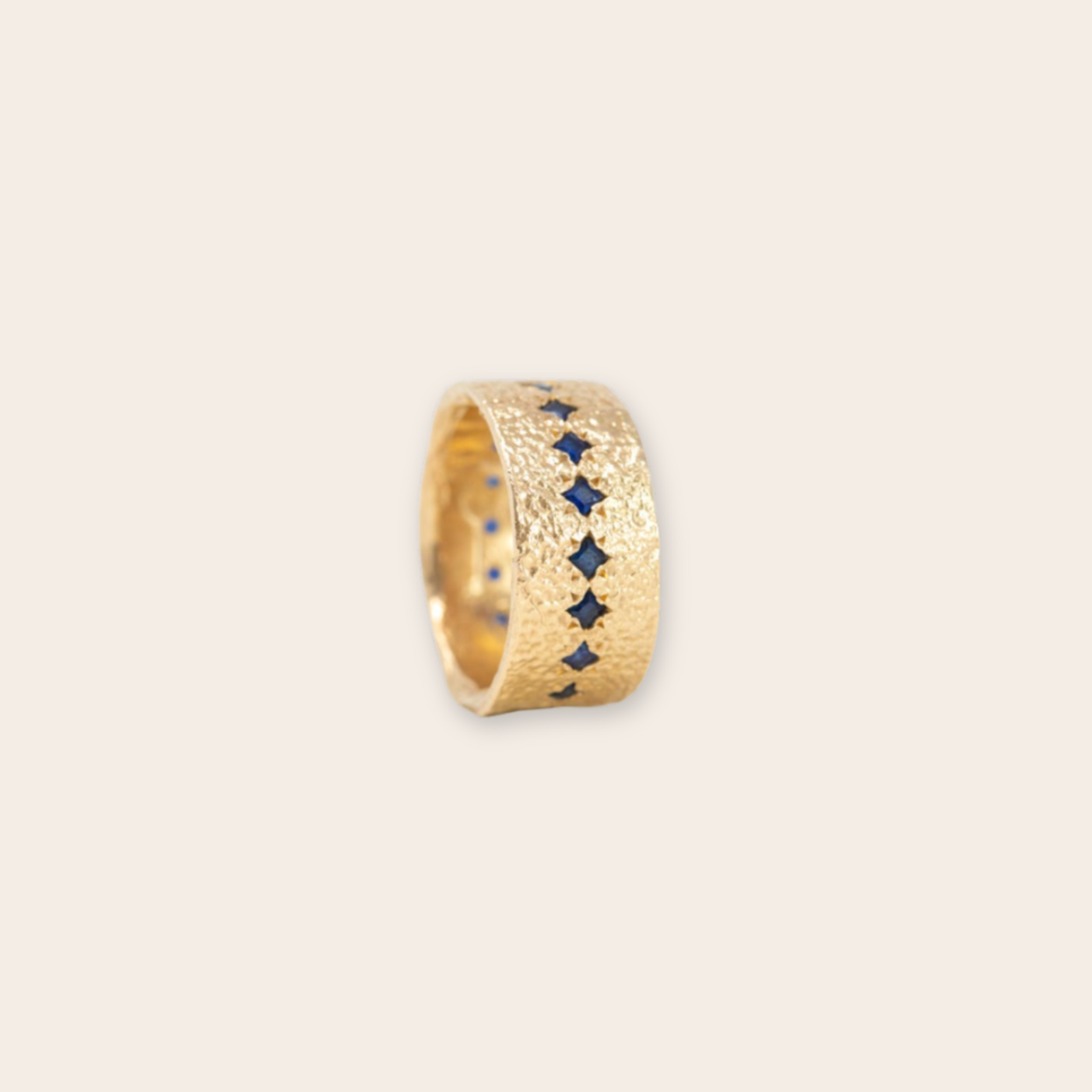 14k yg cigar band w blue sapphires