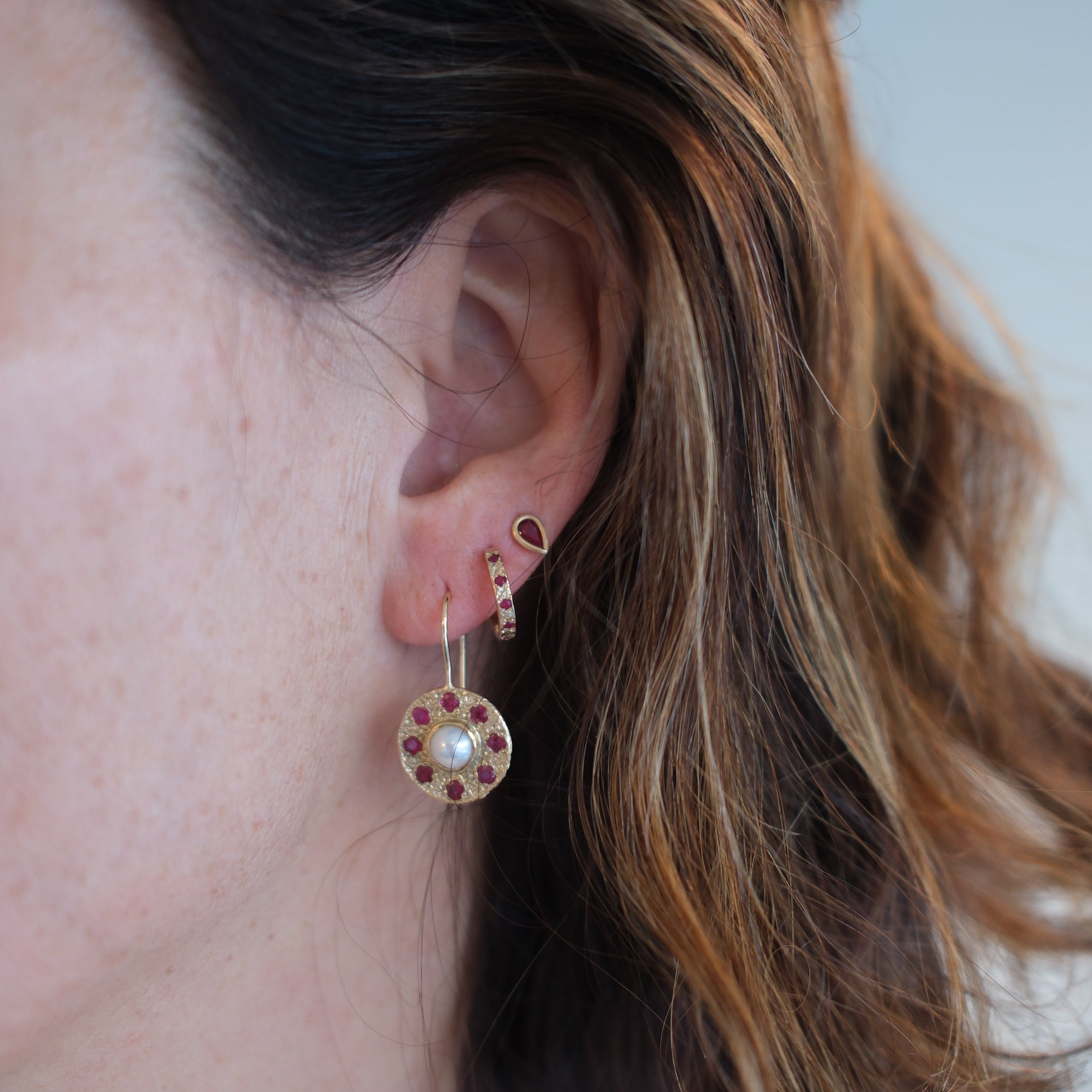 14K Yellow Gold Canvas Huggies