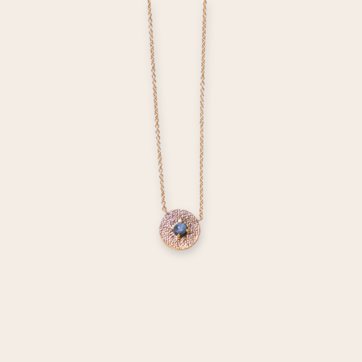 14k YG disc with sapphire